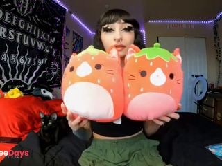 [GetFreeDays.com] Goth Girl showing off her toy collection.   Porn Video January 2023-2