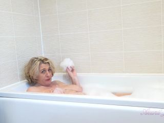6210 Auntie Camilla - Bath Time Pov-0