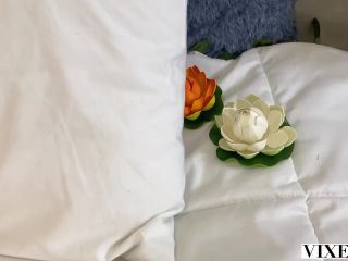 Aidra Fox - In bed with Aidra 071420-3