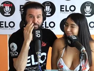 [GetFreeDays.com] Verito Aguas pasa por el cuarto picante de Elo Podcast en Mxico Sex Video October 2022-0