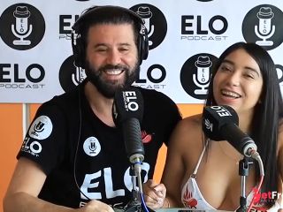 [GetFreeDays.com] Verito Aguas pasa por el cuarto picante de Elo Podcast en Mxico Sex Video October 2022-4