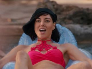 Aubrey Plaza, Alice Wetterlund – Mike!!!-2