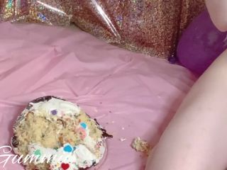 online adult clip 18 GGummii - Birthday Party Cake Sitting  - ggummiibearr - amateur porn young blonde xxx-9