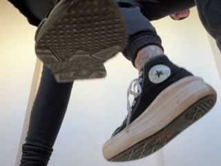 PETITE PRINCESS FEMDOM: "DOUBLE POV SPITTING AND DIRTY SNEAKER SOLES WORSHIP" (1080 HD) (2024)-5
