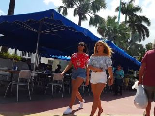 Candid vor babe in shorts blonde pawg thick-3
