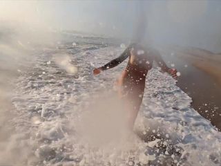 [Amateur] Amateur blowjob on nudist beach. Real couple having fun in Baywatch style-7