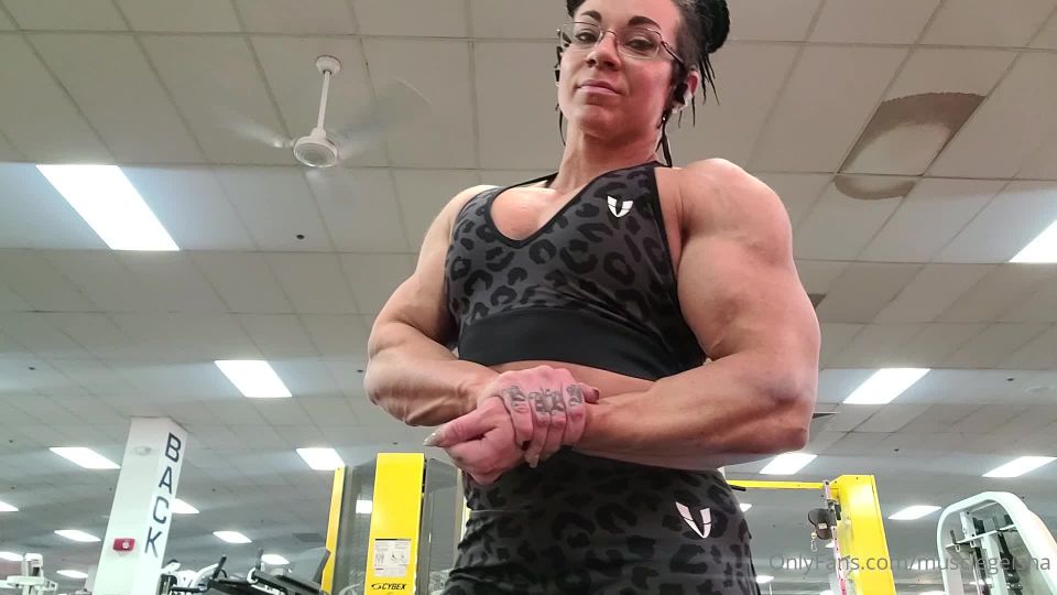 MuscleGeisha () Musclegeisha - quick clip from todays biceps and back workout its as dense as it looks 21-01-2022