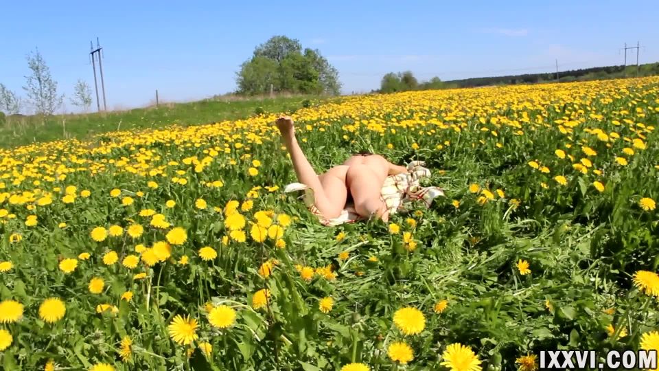 Real Home Shamelessness - Blowjob from a Stranger in the Field with Dandelions , two teen blowjob webcam on teen 