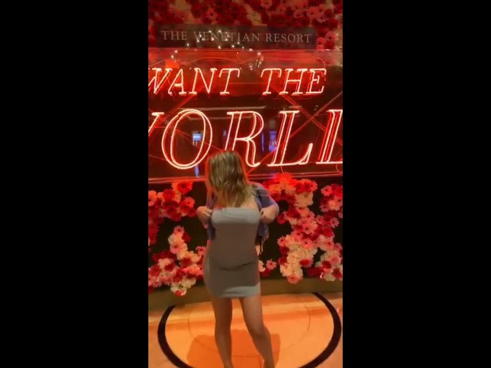 [Amateur] Slutty Big Booty Teen White Girl Public Tease and Fucked all over Vegas, Hotel Caught on Snapchat