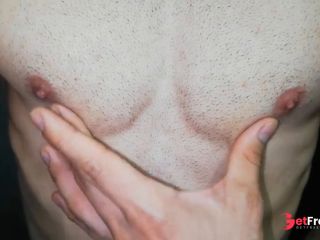 [GetFreeDays.com] hombre joven jugando con sus pechos, y abdomen marcado Adult Clip January 2023-5