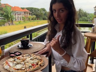 Katty West - Eating Pizza With Cum On My Face In A Public Cafe Amateurporn - Katty west-1