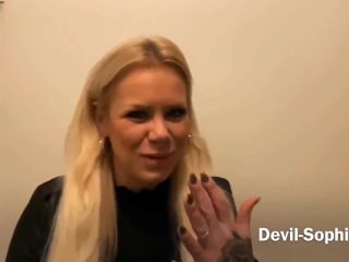 Steffi Blond - Mega versaut - Mit voller Blase ins Piercingstudio - wie das wohl endet 1080P - Germany-5