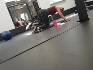 Hot butt recorded during exercise in gym-2