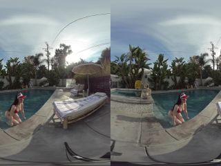 Red Pool - Emily Bloom Smartphone - [Virtual Reality]-0
