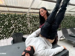 FETISH CHATEAU DOMMES: "EVILWOMAN IS PEGGING HER SLAVE IN SHINY TIGHT LEGGINGS OUTDOOR" (1080 HD) (2023)-8