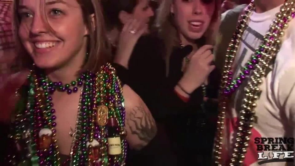 Girls Flashing on Bourbon Street BigTits!