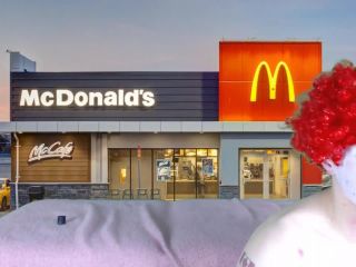 M@nyV1ds - Kosplay_Keri - Ronald McDonald pegged by Hamburglar Cam-5