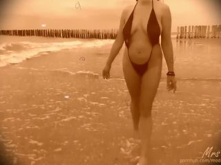 Hot Busty 1920S Vintage Style Beach Babe Takes Off Bikini 1080p-2