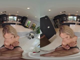 Briana Banderas - Fucking Hot Housewife - VR Porn (UltraHD 2K 2021)-3