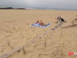[GetFreeDays.com] AT THE BEACH SHE FUCKS WITH A STRANGER WITH HER FRIENDS NOT FAR OUTDOOR SEX Porn Video December 2022-0