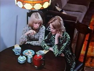 Confessions of a Young American Housewife (1974) - (Vintage)-7
