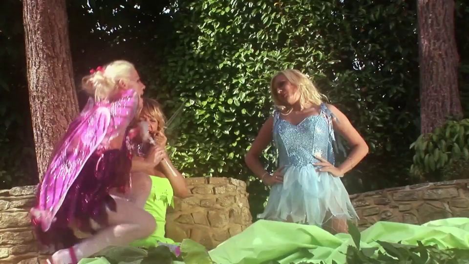 Gangbang With Michelle Thorne And Cindy Behr Are Blonde Whores