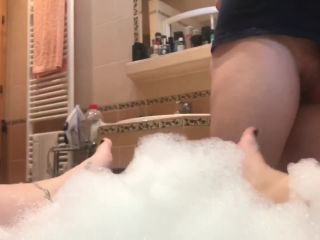 Fun bubblebath FOOTJOB - he came to fuck my feet while I relax (4K)-1