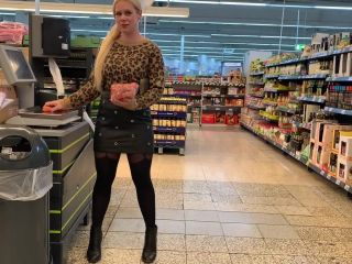 devil-sophie - Public im Einkaufsladen - Gurke und Moehren eingefuehrt upsi ich lass es [FullHD 1080P], amateur public blowjob on german -7