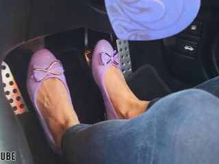 feet, ballet flats, pedal pumping, car, driving lavender ballet flats pedal pumping Manyvids  Goddess Vanessa   Ballet Flats-2