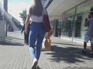 Shocking cameltoe of teen girl in jeans-5