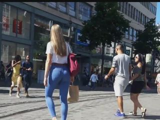 Shocking cameltoe of teen girl in jeans-7