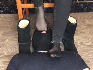 Kelly_feet mistress slave lick shoes school girl kiss and sniff nylon socks-7
