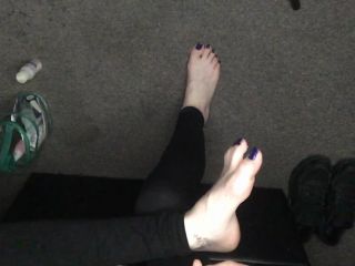 online porn video 32 female hand fetish lotioning routine for Tetras feet, feet-lotion on fetish porn-3