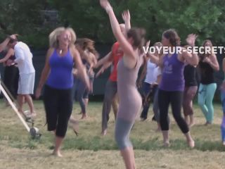 Pussy slip during yoga-7