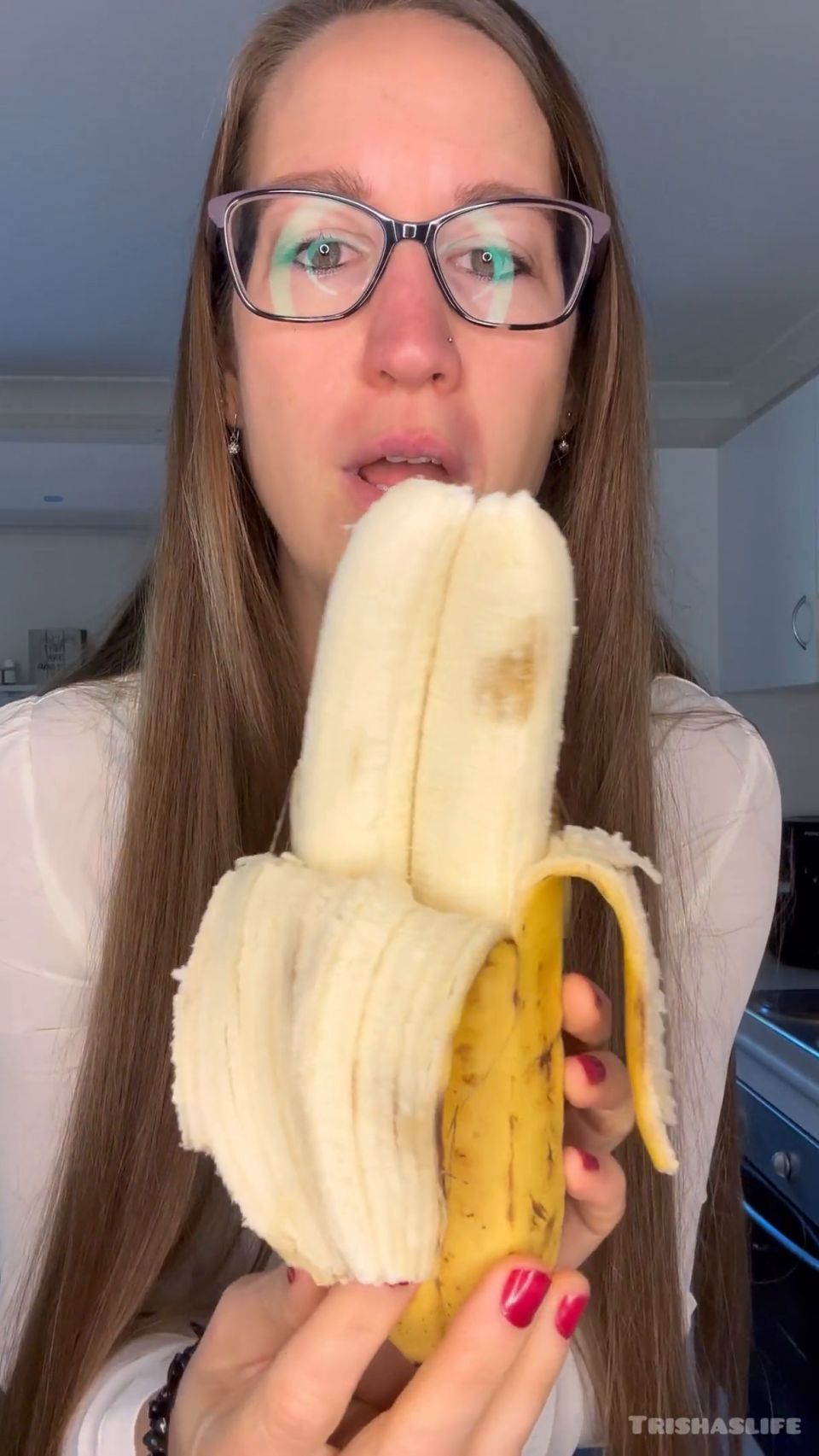 Pleasure Toy Queen Masturbates With Her Double Banana