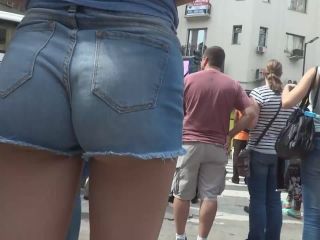 Delicious young ass cheeks in cutoffs-4