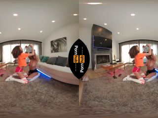 VR 180   Gamer Girl Nia Nacci  Tricks Cecilia Lion Into Fucking-0