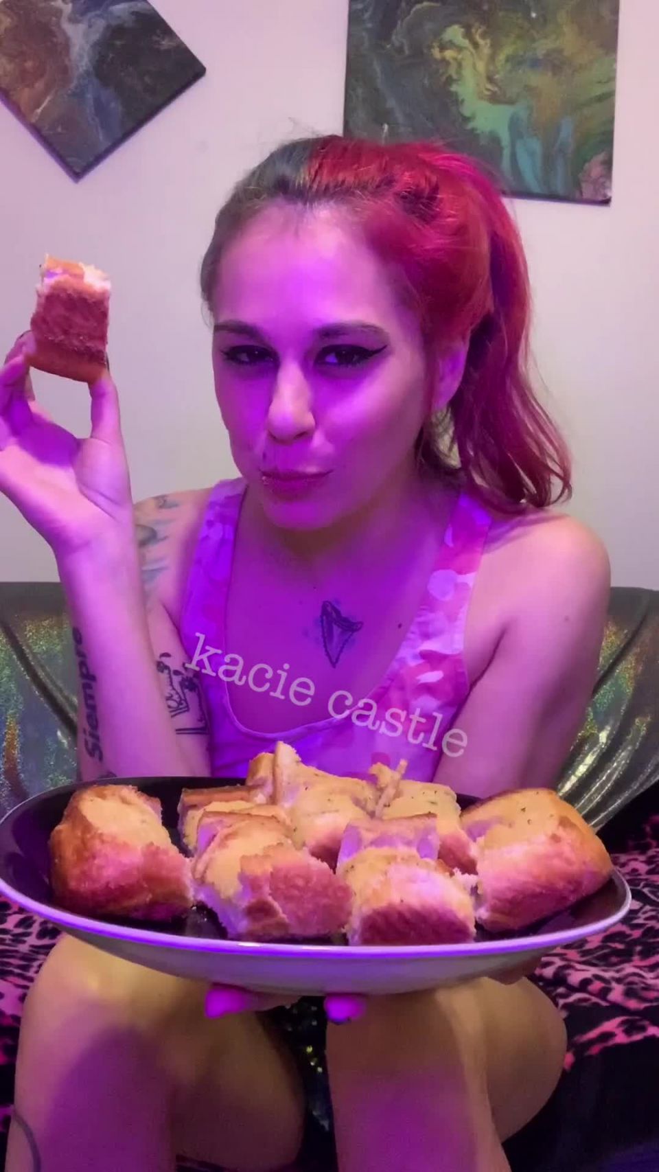 Kacie Castle () Kaciecastlex - binge eating a loaf of garlic bread 17-08-2020