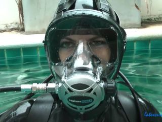 LatexVeronica Scuba gear and high heels part 2-7