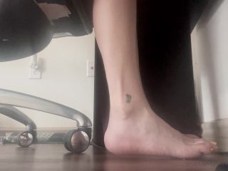 [FootJob-Porn.com] Onlyfans - Tuffie Arch Queen_046_tuffiearchqueen-09-08-2021-2187597150-pov you are my foot boy i decided to play a game of league while i make you sit on the f_Footjob-HD Leak-8