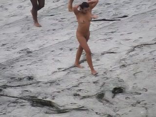 Nude beach, amateur girl shows tits and pussy - voyeur - voyeur amateur young adolescent girls-3