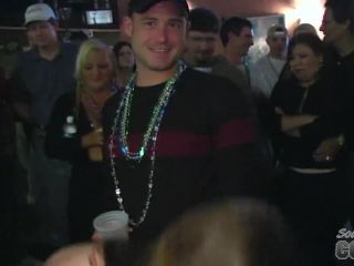 Neverbeforeseen Mardi Gras Girls Flashing Pussy And Tits On The Streets Of New Orleans bigtits -9