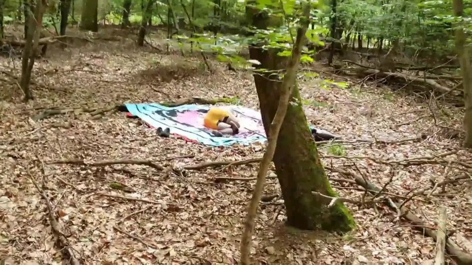 LovlyLuna - Ruhendes Maedchen im Wald gefunden - MyDirtyHobby (FullHD 2020)