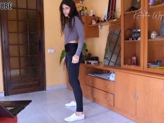 kungfu, martialarts, shoefetish, sneakerfetish bruce lee and keds Manyvids  kristenwylde   sneakerfetish-9