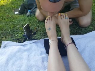 Goddess gets her feet worshipped (porn vids)-8