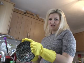 Bad Dolly – I Hate Washing Up POV-3