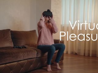 Sienna - Virtual Pleasure - 2020-07-27 - Solo - Posing - Couch - Baref ...-0