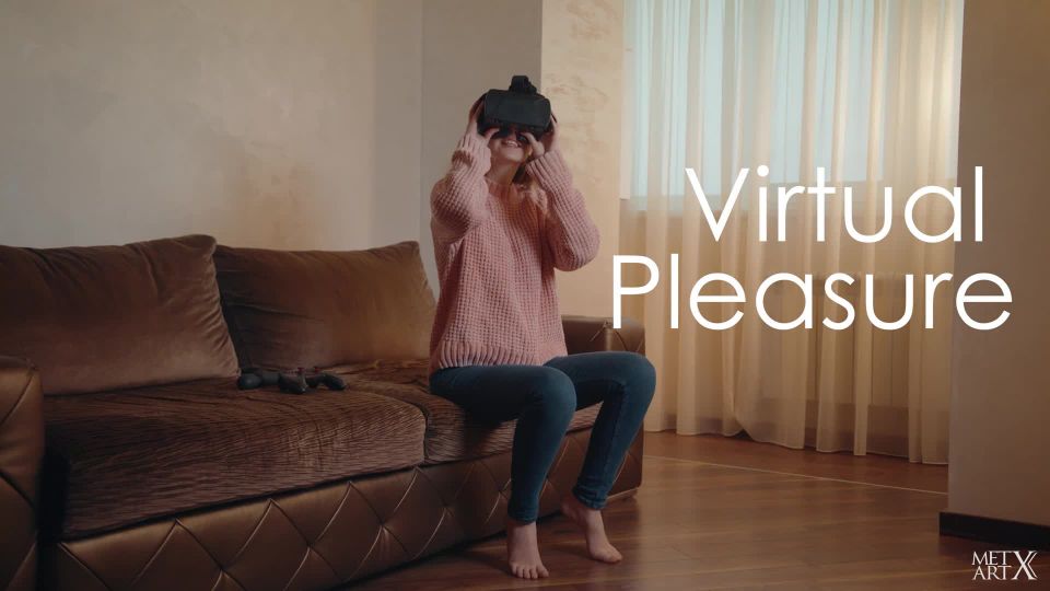 Sienna - Virtual Pleasure - 2020-07-27 - Solo - Posing - Couch - Baref ...
