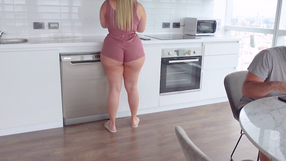 My Stepmom Got So Horny In The Kitchen And She Let Me Fuck Her Big Ass 1080p