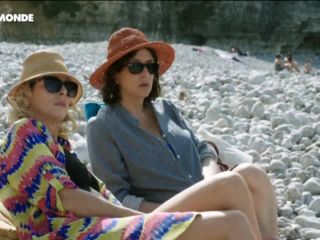 Karin Viard, Iliana Zabeth - Week-ends (2014) HD 720p - [Celebrity porn]-6